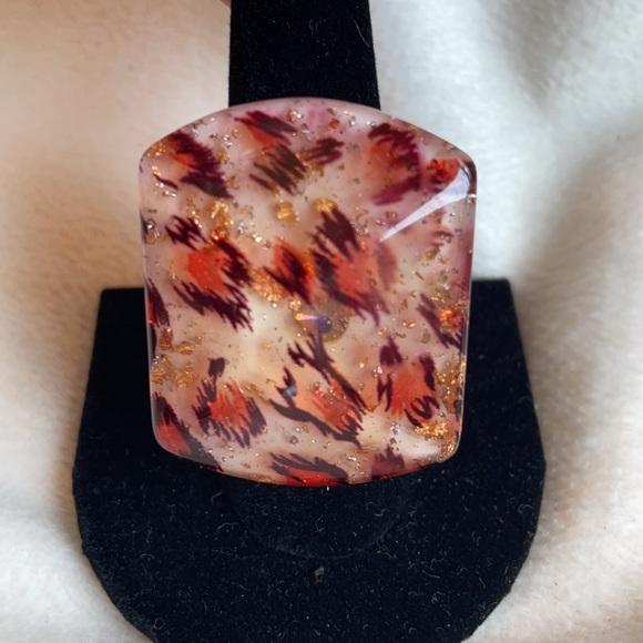 Vintage Lucite pink leopard ring sz9 - Picture 5 of 12